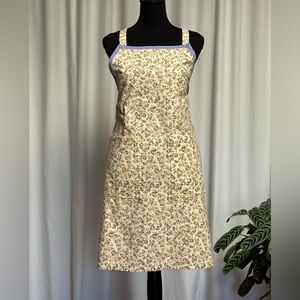 Kitchen Bib Apron. Flower and berry pattern. One size but runs large. 100%cotton